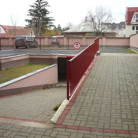 Lux Apartmanok ไฮจ์ดุสโซบอสโล ภายนอก รูปภาพ
