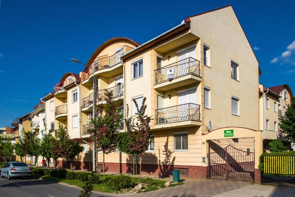 Lux Apartmanok ไฮจ์ดุสโซบอสโล ห้อง รูปภาพ