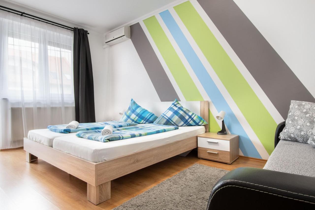 Lux Apartmanok ไฮจ์ดุสโซบอสโล ภายนอก รูปภาพ